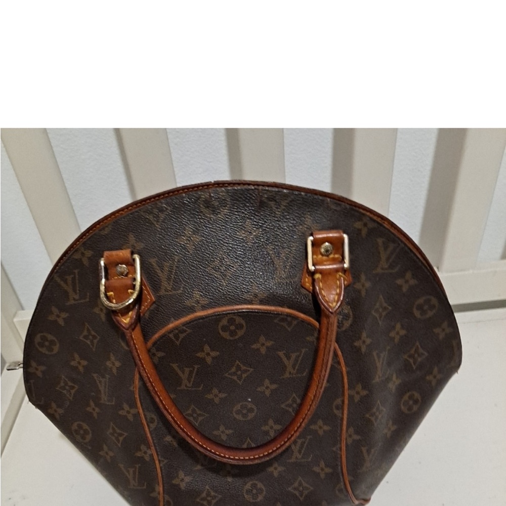 🥳!!! Authentic Louis Vuitton Elipse bag.